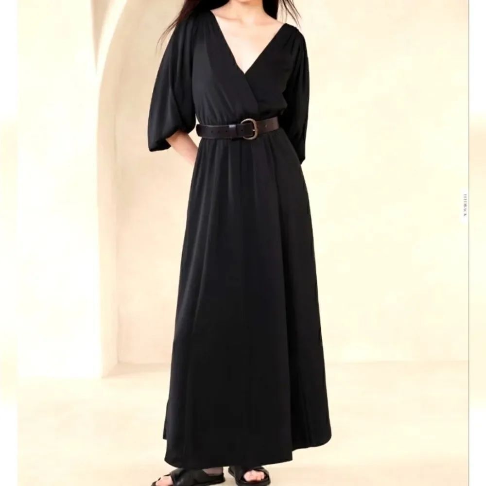 BANANA REPUBLIC BLOUSON
MAXI DRESS